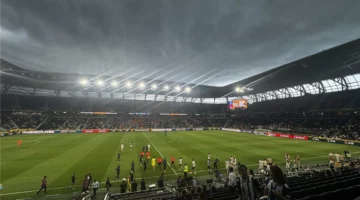 إيقاف مباراة باتشوكا وسالزبورج في كأس العالم للأندية.. واللاعبون يتركون الملعب