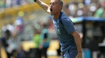 إنريكي يسخر من الملاعب في كأس العالم للأندية: الكرة ترتد مثل الأرنب