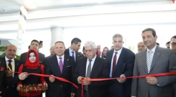 وزير التعليم العالي يدشن ويقوم بجولة تفقدية للمشروعات التعليمية والصحية في جامعة دمياط.
