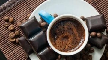 ضربة لعشاق القهوة والشوكولاتة.. سعر البن يزيد عالميا 60.5% على أساس سنوى.. المستهلكون يلجأون لمنتجات مغشوشة.. سعر الكاكاو يهز أسواق الشوكولاتة ويلحق خسائر بصناعتها.. واستمرار أزمة التغير المناخى يعقد الأوضاع