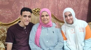 الأول على الإعدادية الأزهرية بالشرقية: تركت التعليم العام بعد حفظى للقرآن الكريم.. يؤكد: أتابع الدورى الأوروبى ومتعصب لفريق مانشستر.. والديه: لا نفرض عليهم مجالا ودورنا التربية والدعم.. فيديو