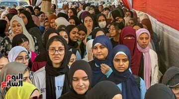 مع انطلاق امتحانات المواد المضافة لمجموع الثانوية العامة.. وزارة التعليم تشدد على تحقيق الانضباط وعدم التهاون فى اى مخالفات.. وتؤكد: تسليم الأسئلة 9 صباحا حفاظا على وقت الاختبار.. وتطمئن الطلاب: الأسئلة متزنة