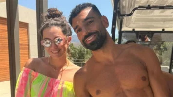 ظهرت مع محمد صلاح خلال جولته في تركيا.. من هي هاندا ديمير؟