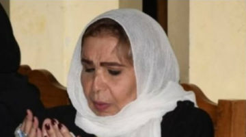 مديحة حمدي ترد على انتقادات حجابها في عزاء سميحة أيوب: “ناس تافهين”