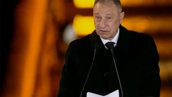 من أين يحصل الأهلي على تمويله؟