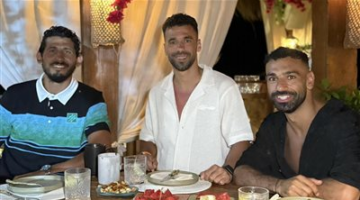 بالصور.. الفرعون المصري محمد صلاح يقضى الإجازة برفقة عبد الله السعيد وحجازى