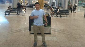 وصول المدير الفني لمنتخب مصر للمصارعة الحرة