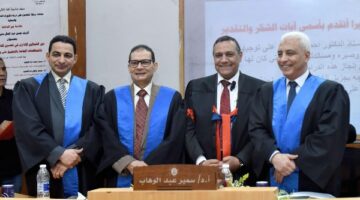 أكاديمية السادات تمنح وكيل وزارة الاستثمار الدكتوراة في دور التمكين الإداري
