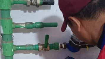 حملات على وصلات المياه الخلسة بـدمياط والسادات وترشيدها بالسويس الجديدة