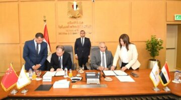 الشربيني يشهد مراسم توقيع خطاب نوايا بين وزارتي الإسكان المصرية والصينية