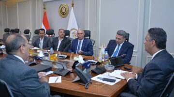 التوسع في بيع السلع الحرة.. تفاصيل لقاء وزير التموين بشعبة المواد الغذائية والبقالين