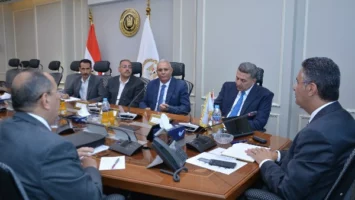 التوسع في بيع السلع الحرة.. تفاصيل لقاء وزير التموين بشعبة المواد الغذائية والبقالين