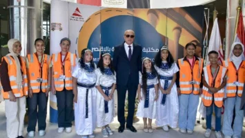 محافظ الأقصر يكرم أوائل الشهادة الإعدادية وقيادات التعليم المتميزين