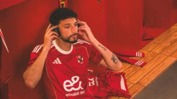 الأهلي يكشف عن قميصه الأساسي في الموسم الجديد.. شاهد