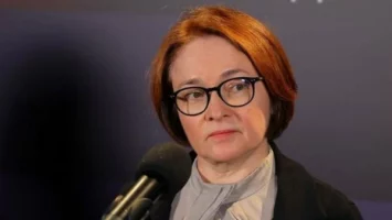 محافظ البنك الروسي تنفي الرضوخ لأي ضغوط سياسية لخفض أسعار الفائدة.. ولا تستبعد رفعها