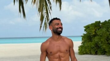 شاهد محمد صلاح يقضى إجازته على البحر