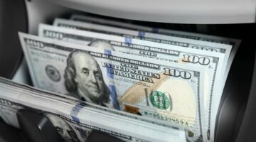استقرار أسعار الدولار اليوم الأربعاء مع تباين طفيف بين البنوك المصرية