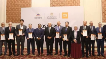 وزير التعليم العالى يسلم حجازى  شهادة تفوق الجامعه الالمانيه فى تصنيف QS الإنجليزي لعام 2025