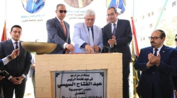 بتكلفة 500 مليون جنيه.. وزير التعليم العالي يضع حجر أساس مركز علاج الأورام بجامعة الفيوم