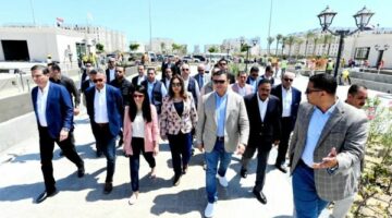 من ميدان المسلة إلى الأوبرا.. جولة وزارية في المدينة التراثية بالعلمين الجديدة